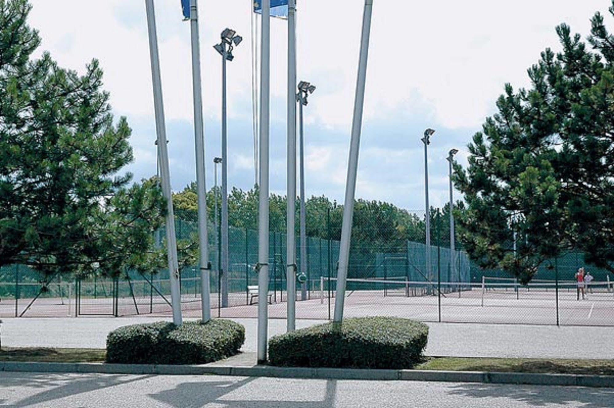 Amiraute Hotel Golf Deauville Touques Exterior photo